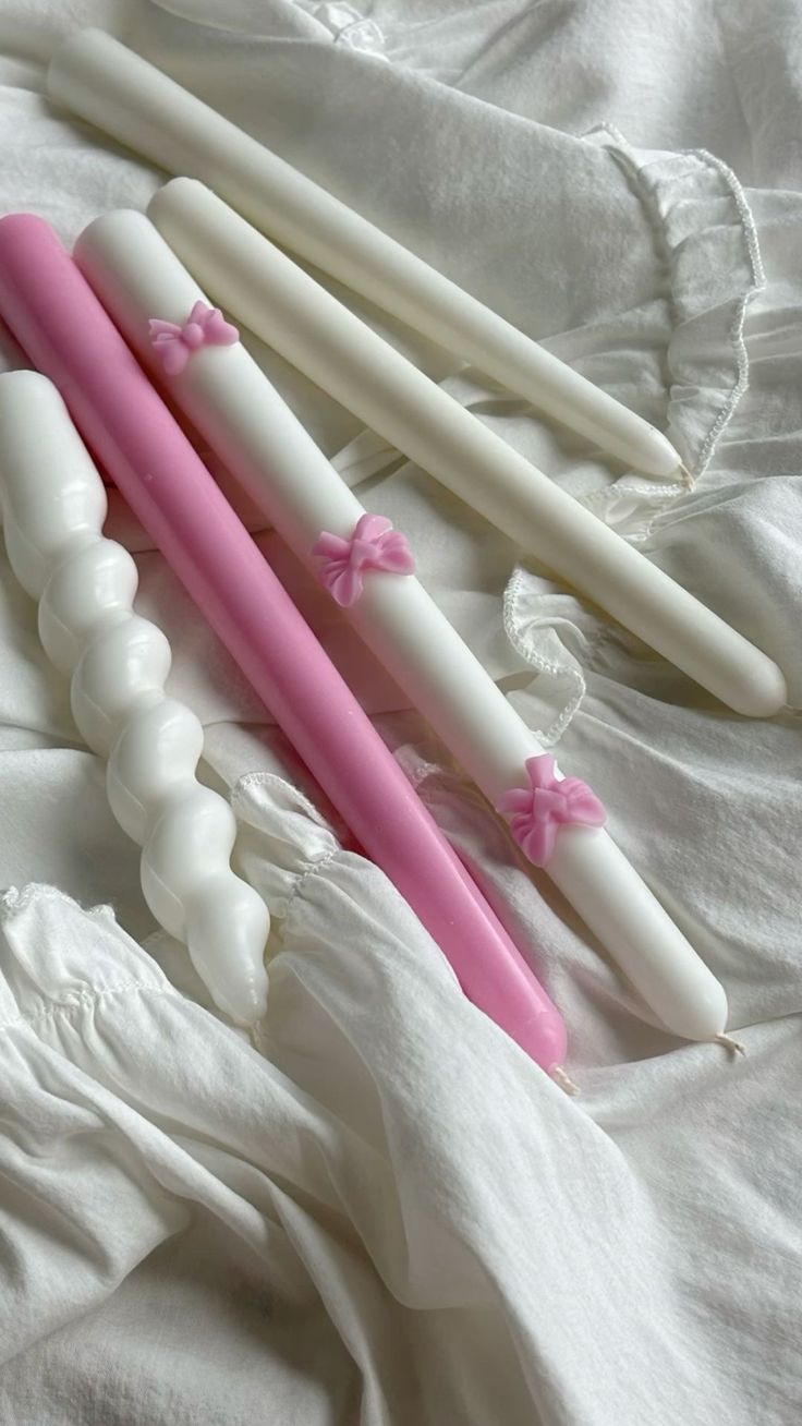 Bow candle with holder deal