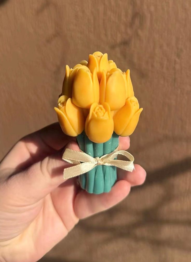 Tulip Candle